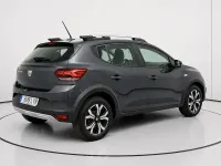 Usado Dacia Sandero Comfort 101 CV (74 kW) 2022 Gris Utilitario