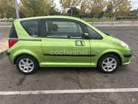 Usado Peugeot 1007 70 CV (51 kW) 2006 Verde Monovolumen