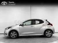Usado Toyota Yaris Hybrid Active 116 CV (85 kW) 2025 Gris / plata Berlina