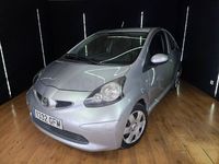 Usado Toyota Aygo 68 CV (50 kW) 2008 Gris / plata Utilitario