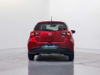 Usado Mazda 2 75 CV (55 kW) 2017 Rojo Utilitario