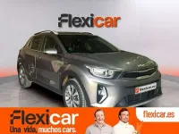Usado Kia Stonic 101 CV (74 kW) 2024 Gris SUV