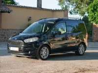 Usado Ford Tourneo Courier Trend 102 CV (75 kW) 2017 Negro Monovolumen