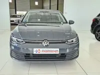 Usado VW Golf VIII Life 110 CV (80 kW) 2021 Gris / plata Berlina