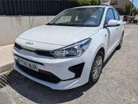 Usado Kia Rio 84 CV (61 kW) 2023 Blanco Berlina