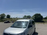 Usado VW Caddy 102 CV (75 kW) 2021 Gris / plata Monovolumen