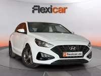 Usado Hyundai i30 120 CV (88 kW) 2022 Blanco Berlina