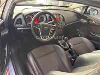 Usado Opel Astra GTC Sportive 140 CV (102 kW) 2015 Gris / plata Berlina