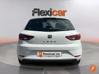 Usado Seat Leon Style 130 CV (95 kW) 2018 Blanco