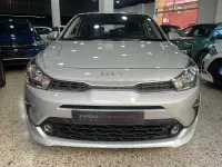 Usado Kia Rio 84 CV (61 kW) 2023 Gris / plata Berlina