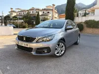Usado Peugeot 308 Active 100 CV (73 kW) 2018 Gris / plata Berlina