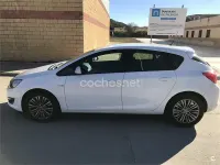 Usado Opel Astra Selective 130 CV (95 kW) 2014 Blanco Berlina