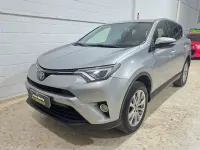 Käytetty Toyota RAV4 Advance 143 HP (105 kW) 2017 Harmaa Katumaasturi