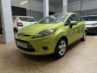 Usado Ford Fiesta Ambiente 68 CV (50 kW) 2008 Verde Utilitario