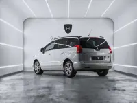 Usado Peugeot 5008 Allure 120 CV (88 kW) 2015 Blanco Monovolumen