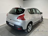Usado Peugeot 3008 Access 115 CV (84 kW) 2013 Gris / plata Familiar