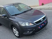 Usado Ford Focus Titanium 109 CV (80 kW) 2010 Gris / plata Berlina
