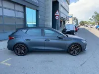 Usado Cupra Leon 300 CV (220 kW) 2021 Gris / plata Berlina