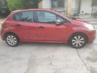 Usado Peugeot 208 Style 100 CV (73 kW) 2018 Rojo Utilitario
