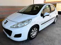 Usado Peugeot 207 70 CV (51 kW) 2010 Blanco Berlina