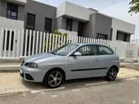 Usado Seat Ibiza Sport 100 CV (73 kW) 2005 Gris / plata Utilitario