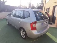 Usado Kia Carens 140 CV (102 kW) 2010 Gris / plata Monovolumen