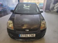 Usado Ford Fiesta Ghia 68 CV (50 kW) 2007 Gris / plata Utilitario