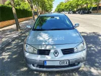 Usado Renault Mégane Dynamique 100 CV (73 kW) 2005 Gris / plata Berlina