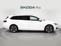 Usado Skoda Superb Selection 150 CV (110 kW) 2024 Blanco Familiar