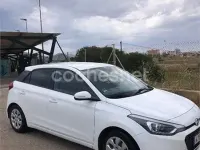 Usado Hyundai i20 84 CV (61 kW) 2018 Blanco Berlina