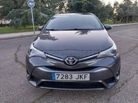 Usado Toyota Avensis Advance 143 CV (105 kW) 2015 Gris / plata Familiar