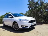 Usado Ford Focus Trend 125 CV (91 kW) 2015 Blanco Berlina