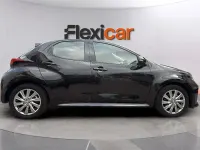 Usado Toyota Yaris Hybrid Active 116 CV (85 kW) 2022 Negro Berlina