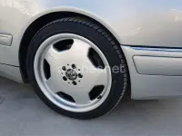 Usado Mercedes E55 AMG AMG 354 CV (260 kW) 1998 Gris / plata Berlina