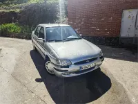 Usado Ford Escort 90 CV (66 kW) 2000 Gris / plata Berlina