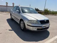 Usado Skoda Octavia Ambiente 110 CV (80 kW) 2004 Gris / plata Berlina