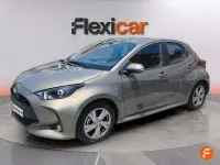 Usado Toyota Yaris Active 116 CV (85 kW) 2025 Marrón Utilitario
