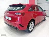 Usado Kia Ceed 120 CV (88 kW) 2024 Rojo Utilitario