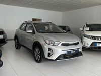 Usado Kia Stonic 100 CV (73 kW) 2025 Gris / plata SUV