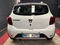 Usado Dacia Sandero Essentiel 100 CV (73 kW) 2020 Gris / plata Berlina