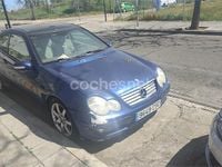 Usado Mercedes C200 163 CV (119 kW) 2002 Azul Berlina