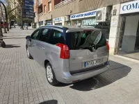 Usado Peugeot 5008 Allure 120 CV (88 kW) 2017 Gris / plata Monovolumen
