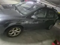 Usado Ford Focus Trend 100 CV (73 kW) 2007 Gris / plata Berlina