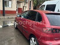 Usado Seat Ibiza Sport 100 CV (73 kW) 2005 Granate Utilitario