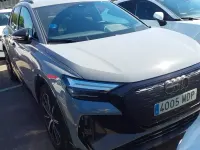 Usado Audi Q4 e-tron 150 kW (204 CV) 2023 Gris SUV