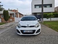Usado Kia Rio 85 HP (62 kW) 2013 Branco Sedan