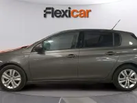 Usado Peugeot 308 Allure 130 CV (95 kW) 2016 Granate Berlina