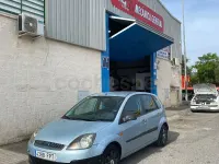 Usado Ford Fiesta Ambiente 70 CV (51 kW) 2007 Gris / plata Utilitario