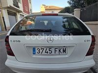 Usado Mercedes C200 Classic 122 CV (89 kW) 2007 Blanco Familiar