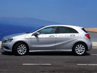 Usado Mercedes A180 Style 122 CV (89 kW) 2013 Gris / plata Utilitario